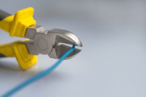 seitenschneider durchtrennt kabel